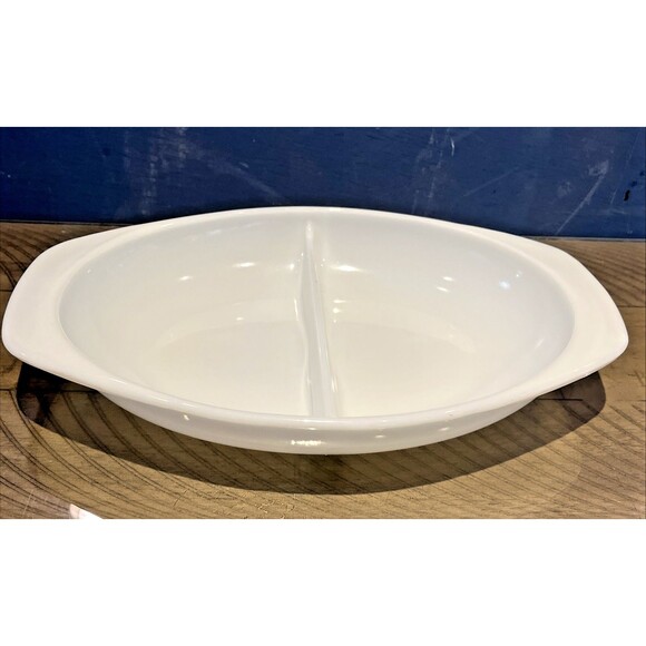 Vintage Pyrex 1083 White Milk Glass Divided Casserole Serving Dish 1-1/2 Quart - Picture 1 of 5